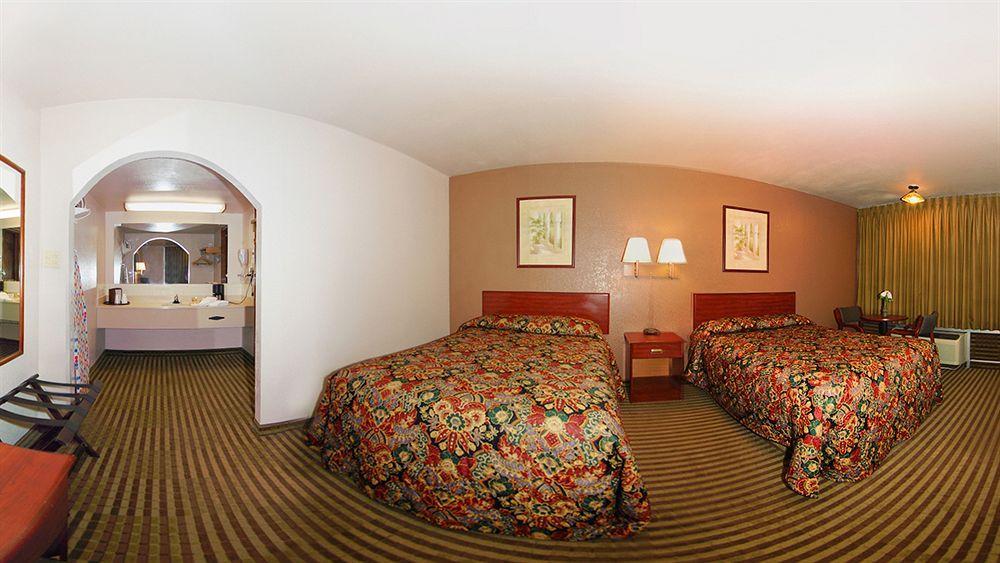 Econo Lodge Winfield Exterior photo